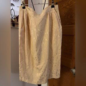 Silk, cream colored, abstract jacquard print, vintage size 10‎